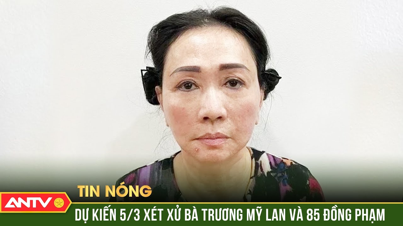 Nhìn điện thoại quá nhiều, nam thanh niên không thể ngẩng đầu