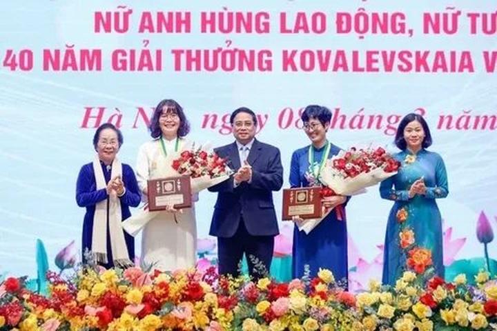 Hotspot Matrix và 4 kiểu áo sơ mi dìm dáng, xỉn da, điểm thanh lịch lao dốc thảm hại
